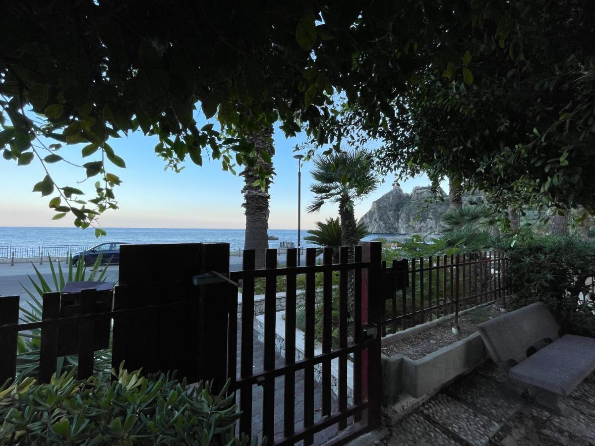 Incantevole Appartamento Taormina SantʼAlessio Siculo Exterior foto